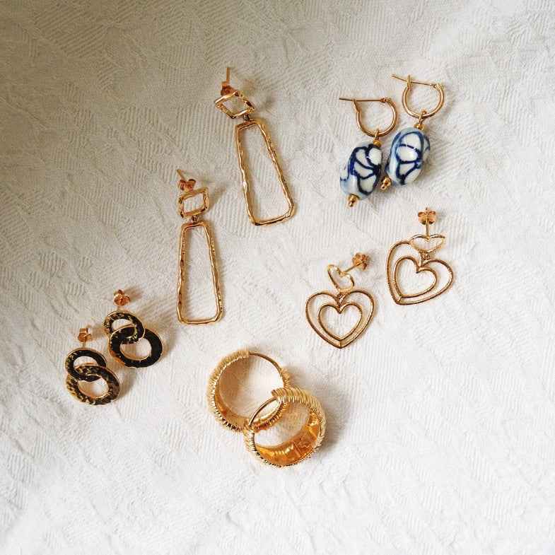 Boucles d'oreilles pendantes dorées • Vanila
