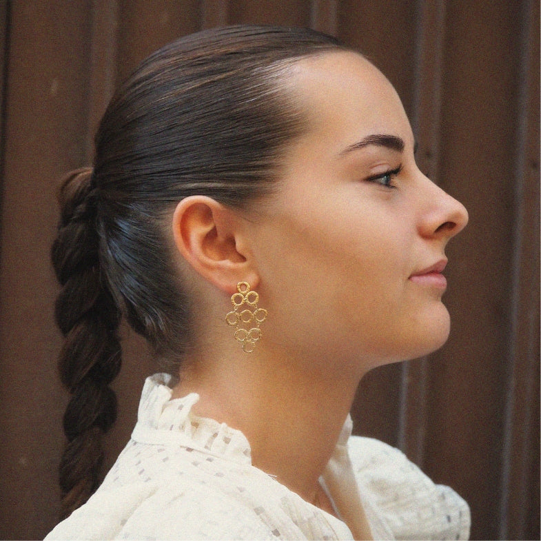 Boucles d'oreilles pendantes martelées originales pour femme en plaqué or