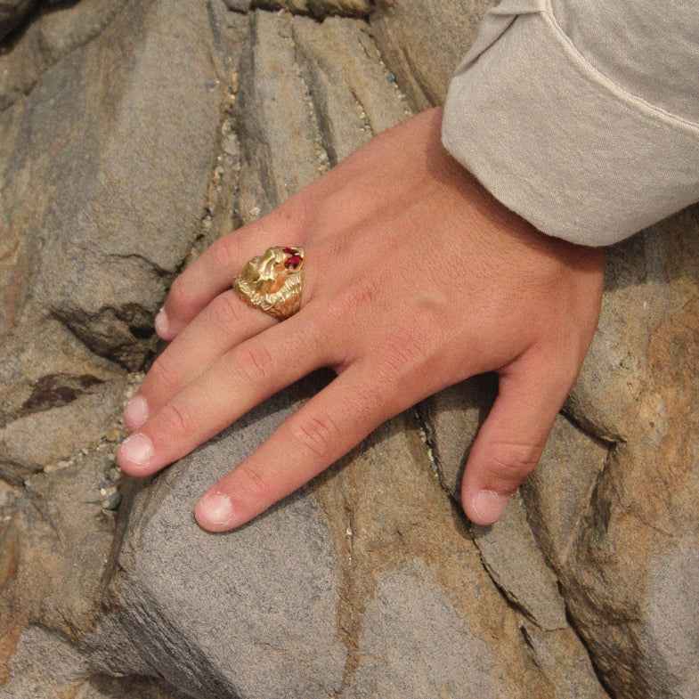 Bague tête de lion dorée à l'or 18k • Lionkiss