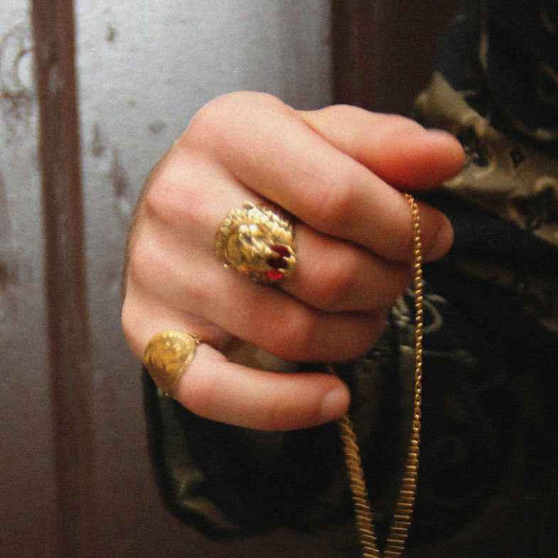 Bague tête de lion dorée à l'or 18k • Lionkiss