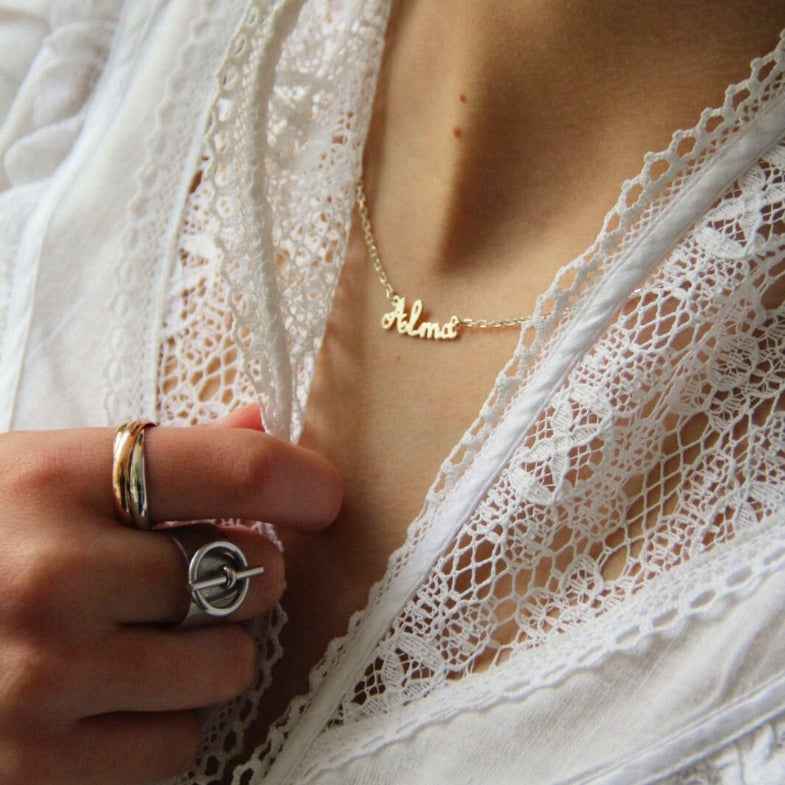Collier avec prénom en or 18 carats • Flow