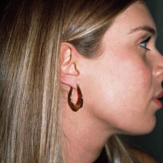 Créoles ovales martelées en plaqué or • Solena