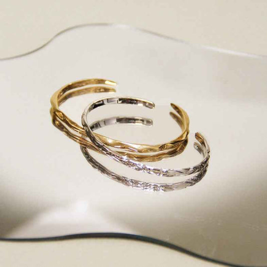 Jonc ouvert argent martelé en Plaqué Or 18k • Pedro