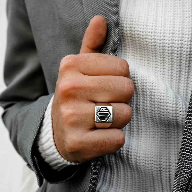 Chevalière homme 3 initiales • Lazare