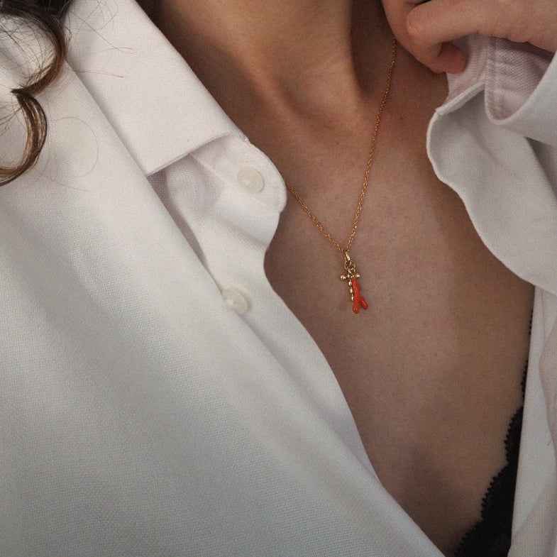 Pendentif croix en or 18 carats • Lotta