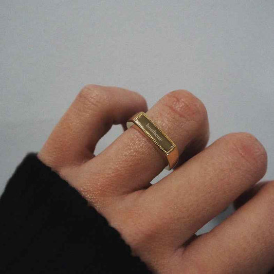 Chevalière femme personnalisable en plaqué or • Paula