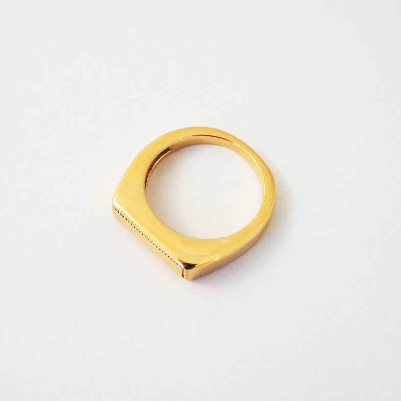 Chevalière femme personnalisable en plaqué or • Paula