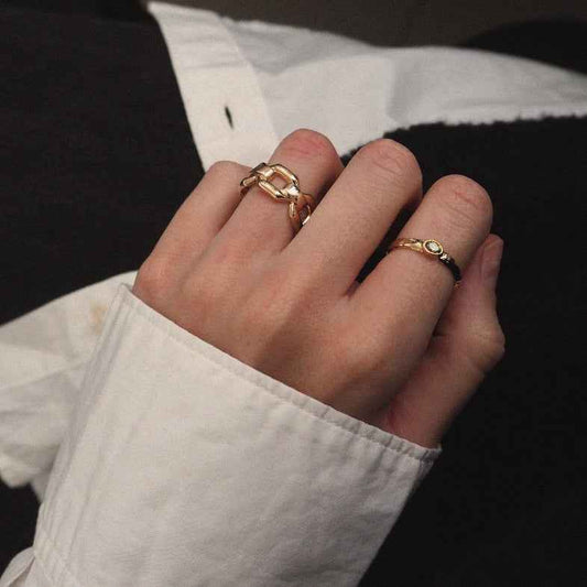 Bague martelée pierre verte plaqué or 18k • Cléofée