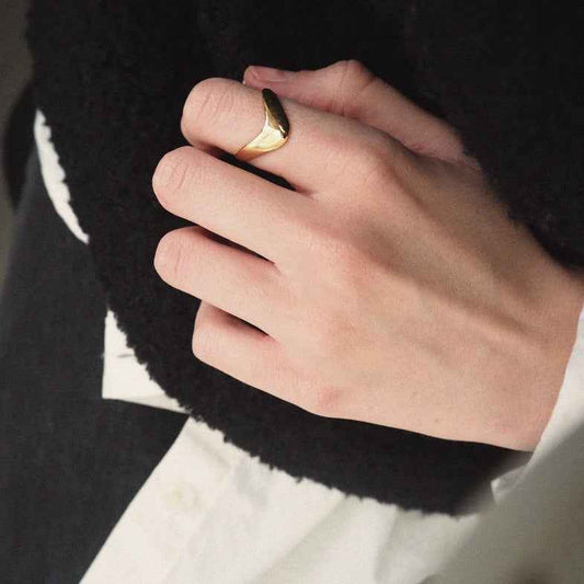 Bague chevron dorée à l'or 18 carats • Pauline