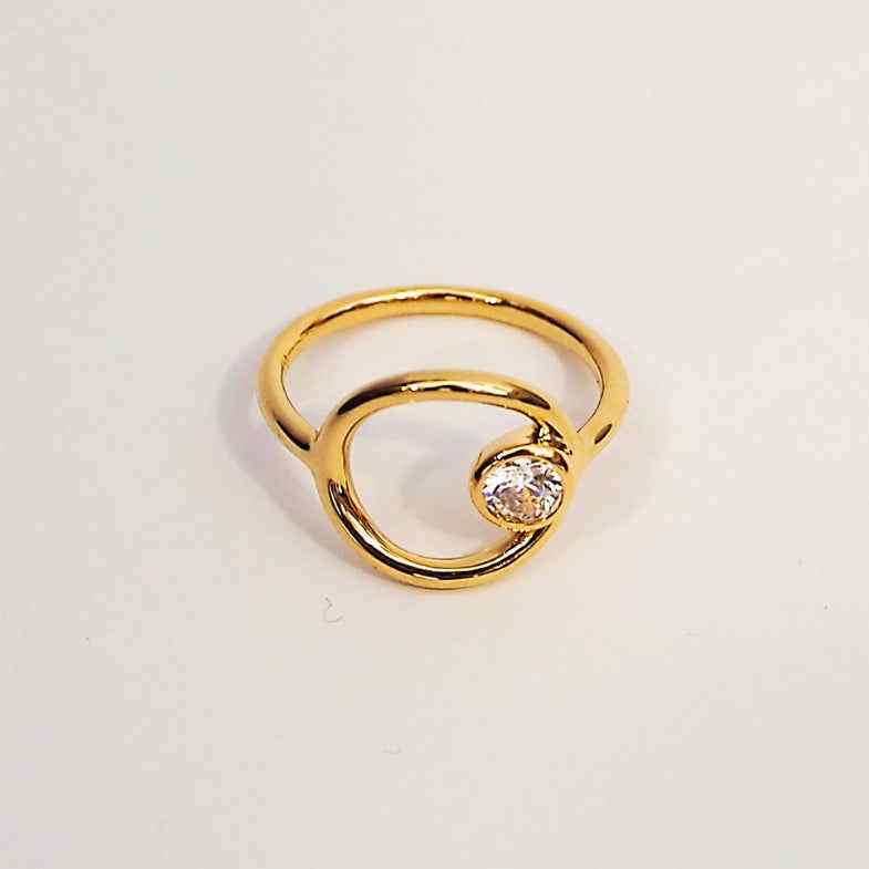 Bague cercle doré à l'or 18 carats • Lova