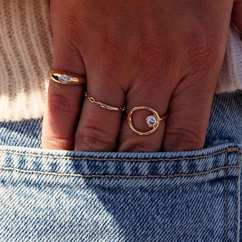 Bague cercle doré à l'or 18 carats • Lova