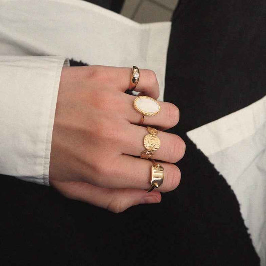 Bague nacre ovale dorée à l'or 18k • Lune