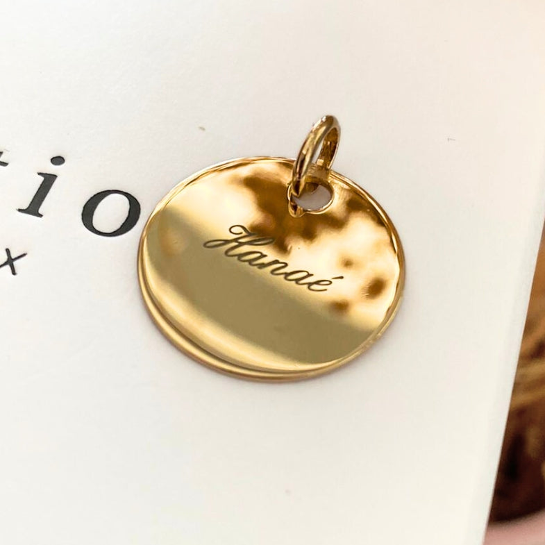 Pendentif femme et enfant plaqué or 18 carats à personnaliser avec gravure