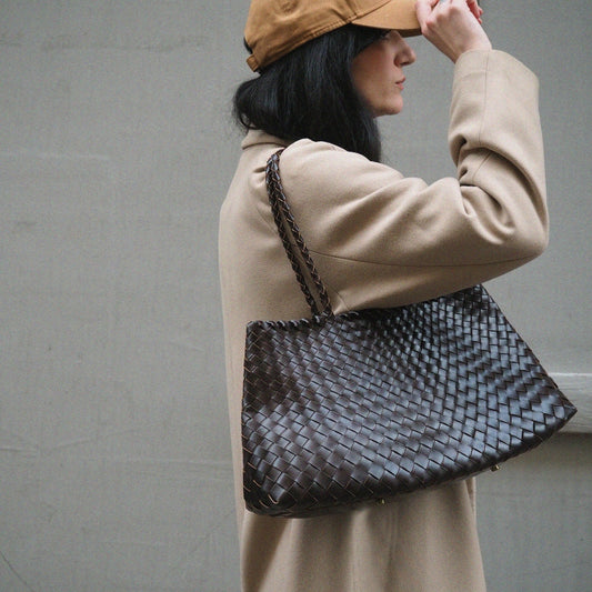 Sac en cuir tressé trapèze marron foncé
