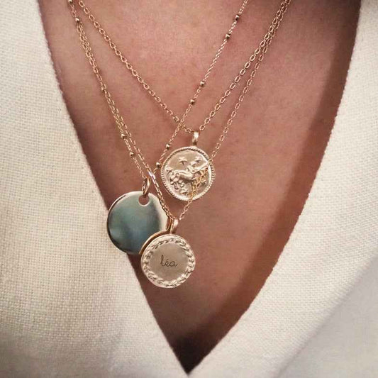 Pendentif irrégulier en plaqué or 18k • Carlotta