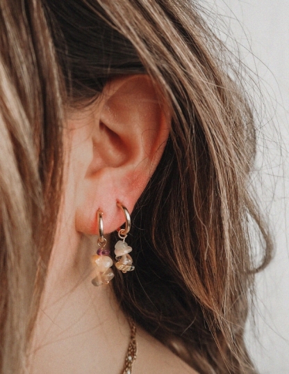 Superbe piercing pour l'oreille en pierre et 4 couleurs