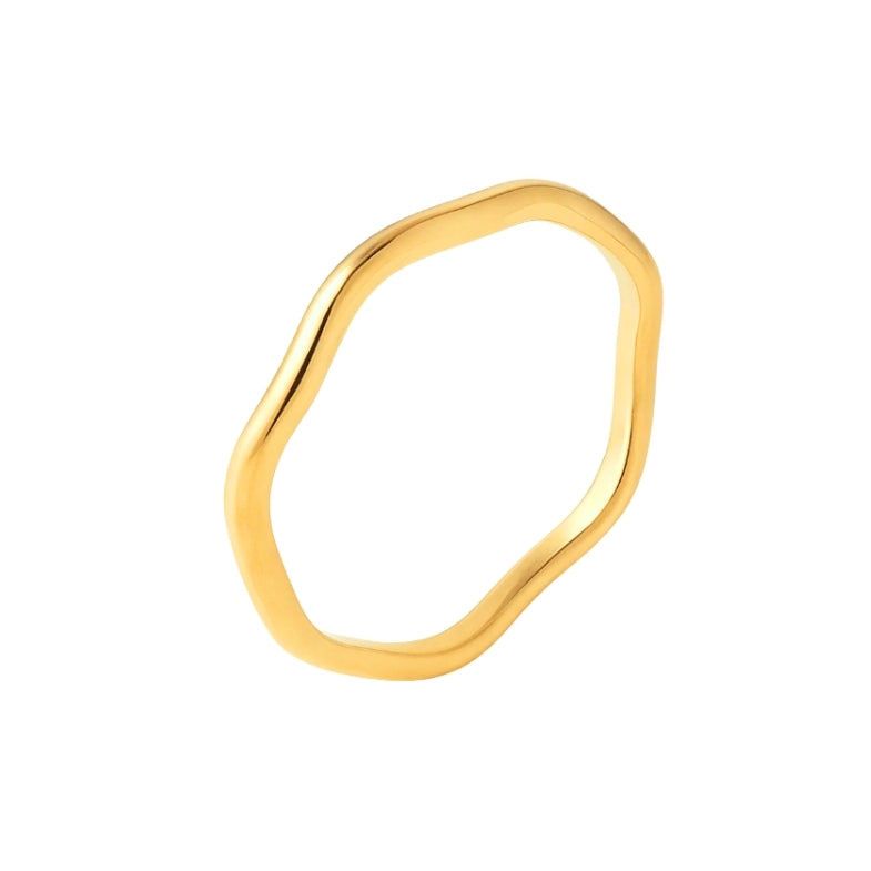 Bague de petit doigt en plaqué or 18 carats au design ondulé sur fond blanc – bijou fin et élégant Ovation Bijoux