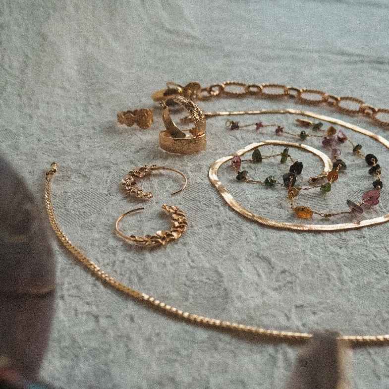 Créoles fleurs dorées à l'or 18 carats • Flora