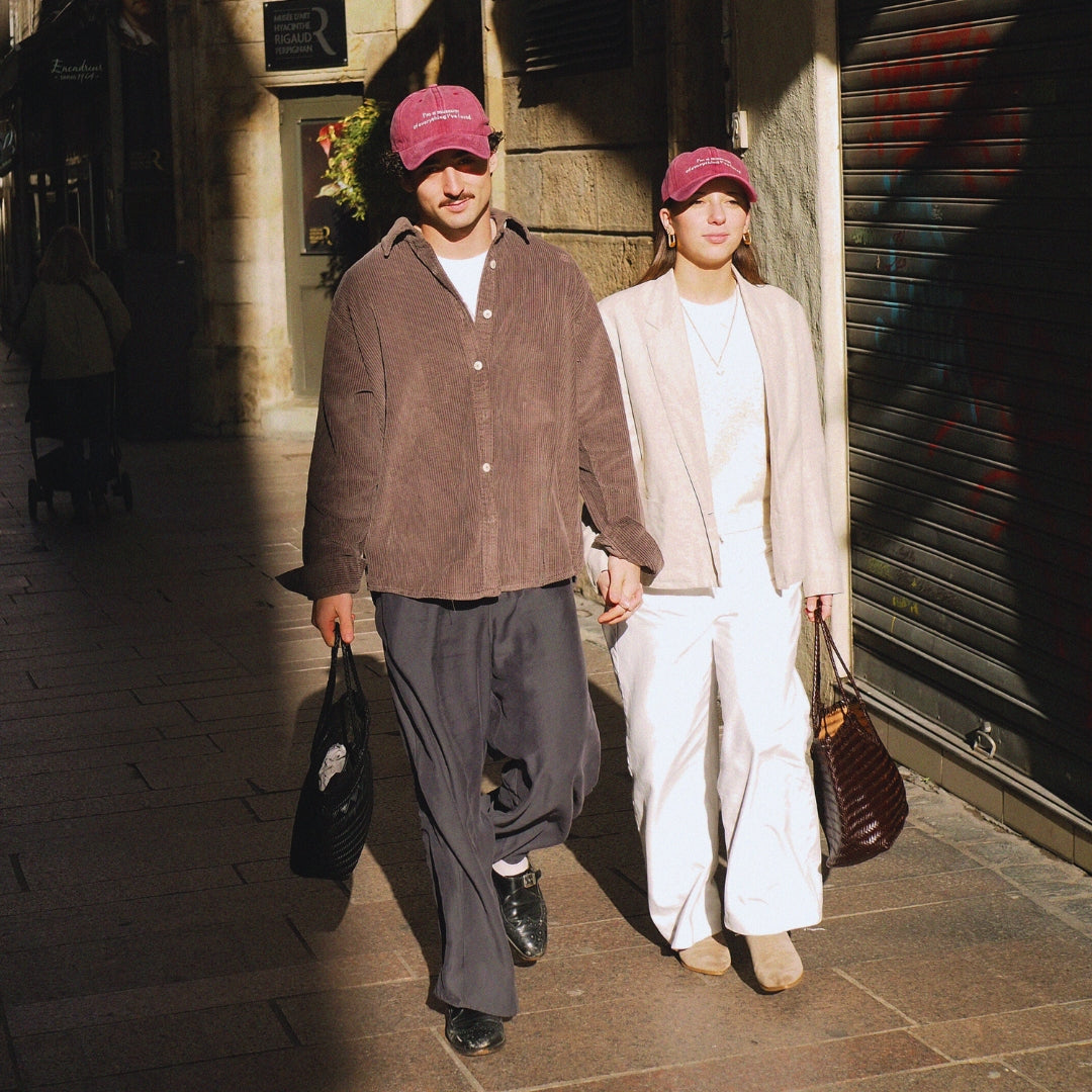 Casquette rose homme à message brodé – citation tendance aesthetic
