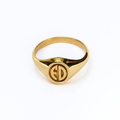 Chevalière femme initiales en or 18 carats