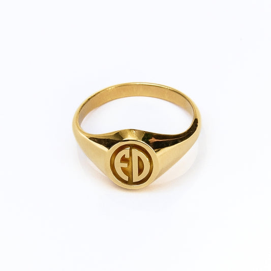 Chevalière femme initiales en or 18 carats