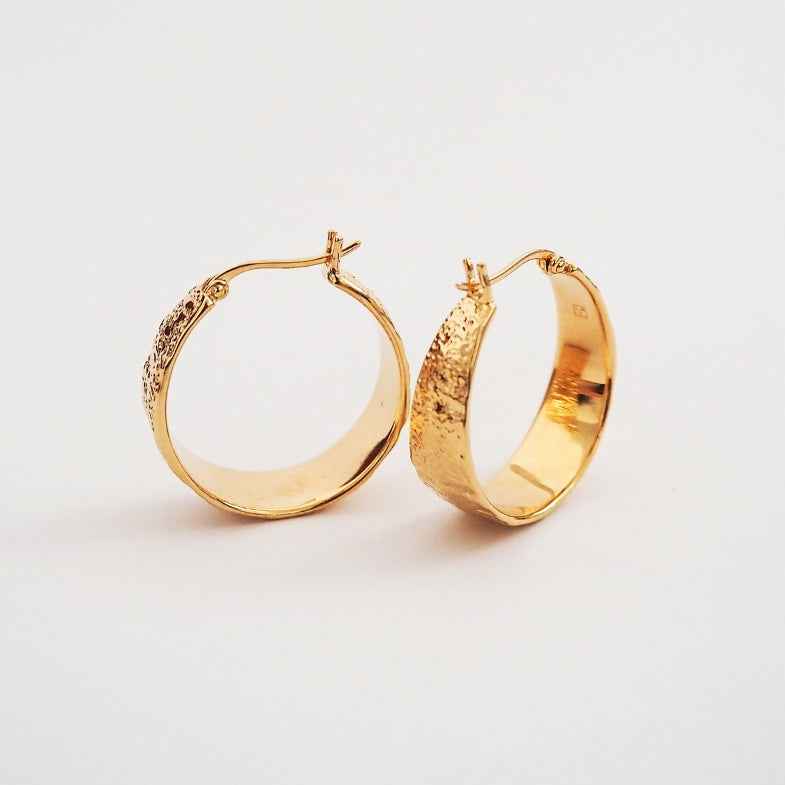 Créoles martelées dorées à l'or 18k • Jona