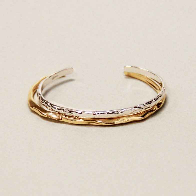 Jonc ouvert martelé en Plaqué Or 18k • Pedro