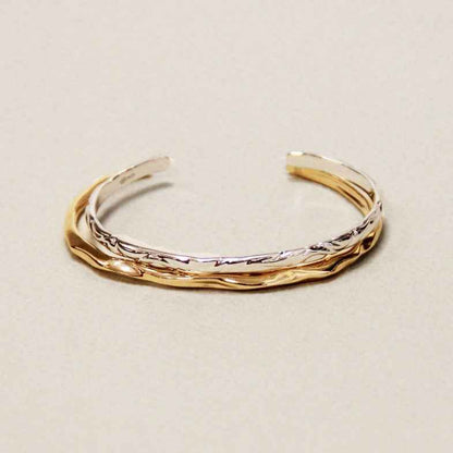Jonc ouvert martelé en Plaqué Or 18k • Pedro
