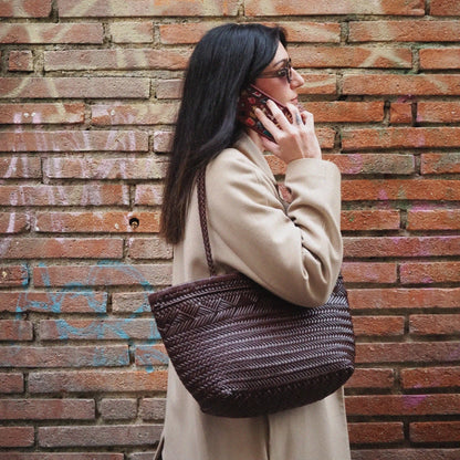 Panier en cuir tressé marron foncé