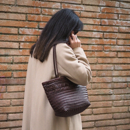 Panier en cuir tressé marron