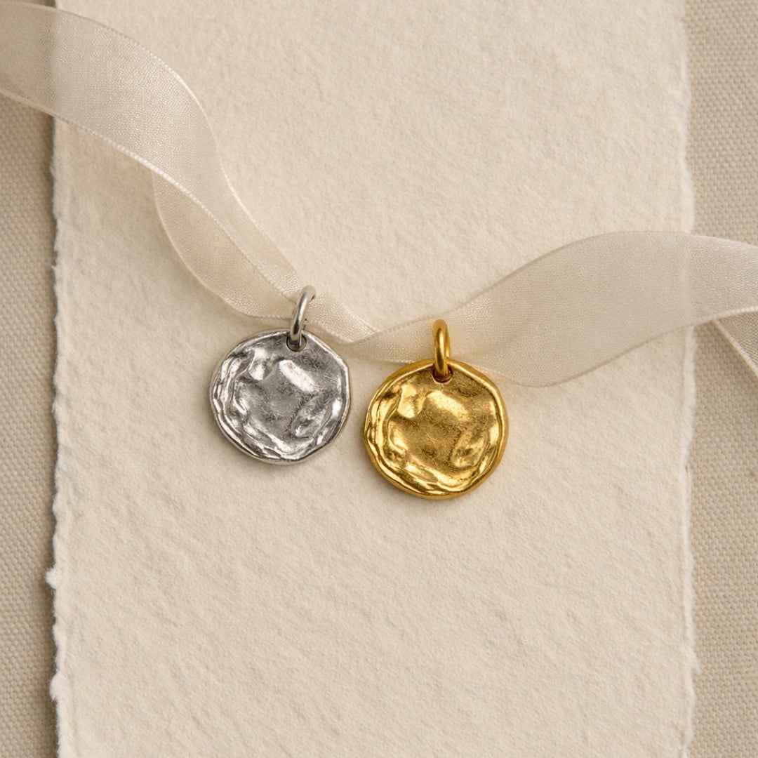 Pendentif martelé en plaqué or 18 carats • Pépita (Copie)