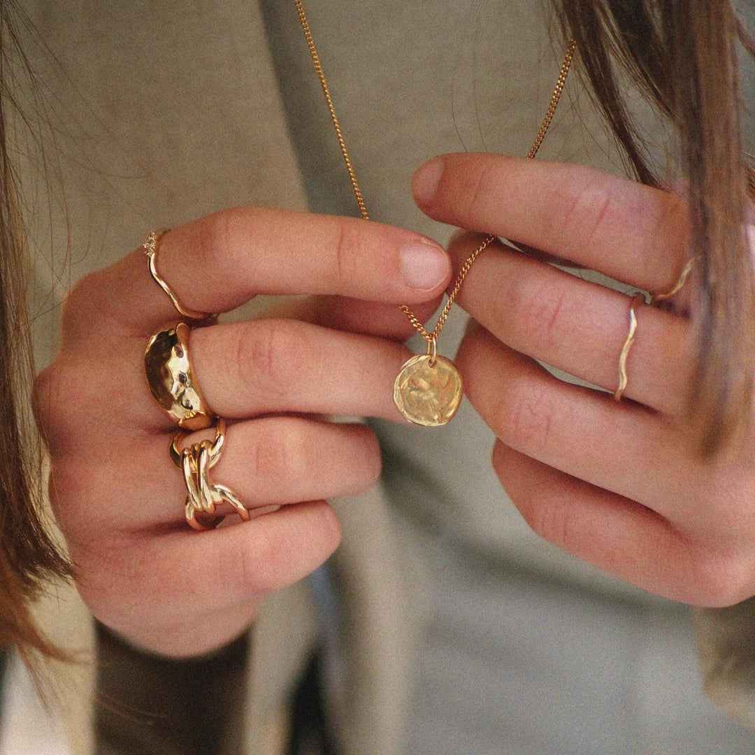 Pendentif martelé en plaqué or 18 carats • Pépita (Copie)