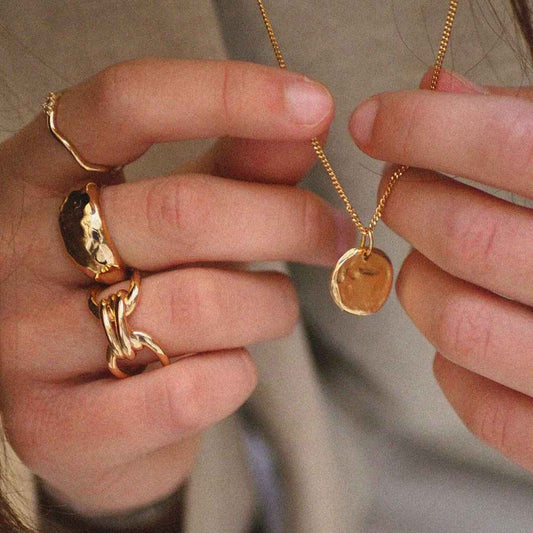 Pendentif martelé en plaqué or 18 carats • Pépita (Copie)