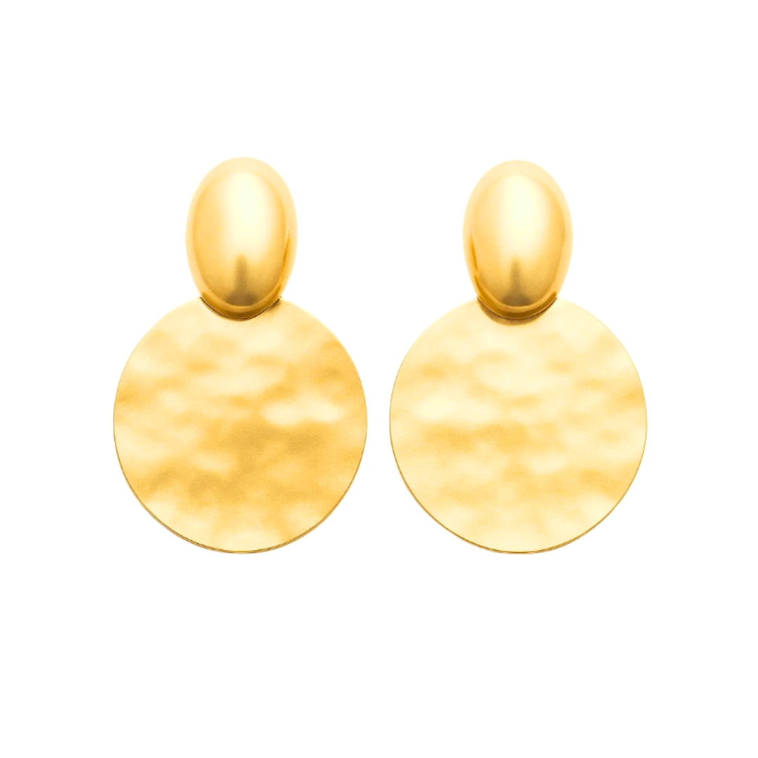 Boucles d’oreilles rondes martelées en acier PVD doré • Thalia