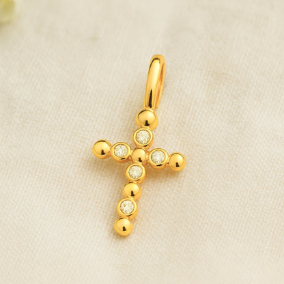 pendentif croix perlée diamants